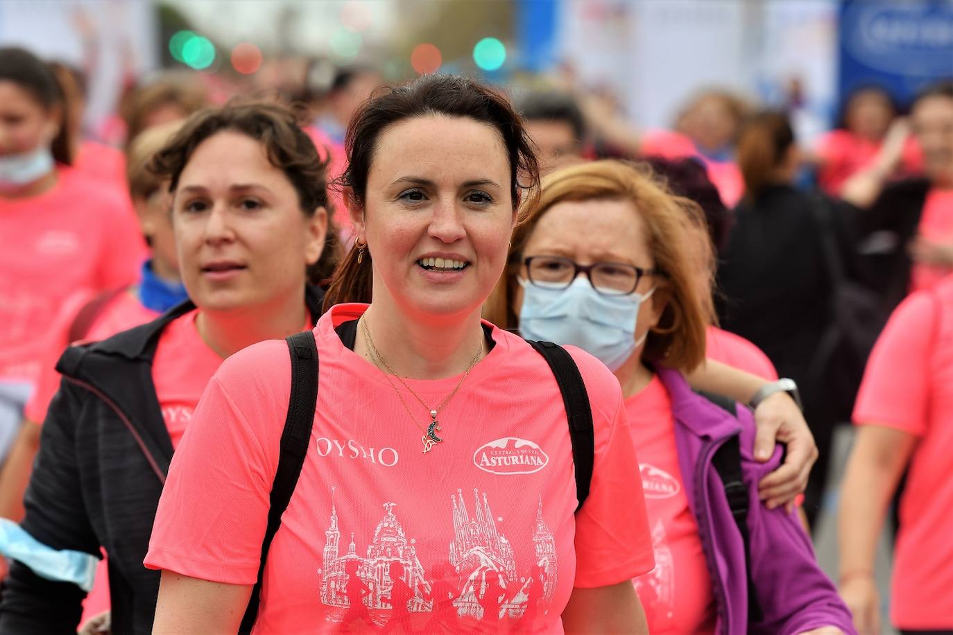 Miles de mujeres de todas las edades participan en la prueba popular de este domingo por la capital del Turia