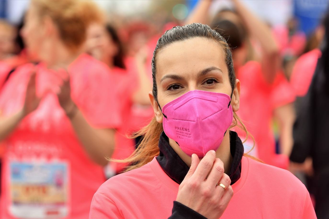Miles de mujeres de todas las edades participan en la prueba popular de este domingo por la capital del Turia