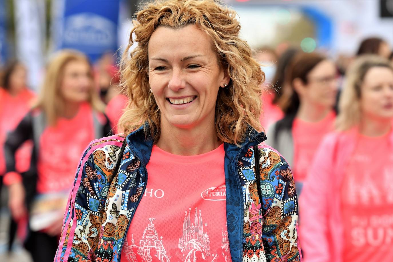 Miles de mujeres de todas las edades participan en la prueba popular de este domingo por la capital del Turia