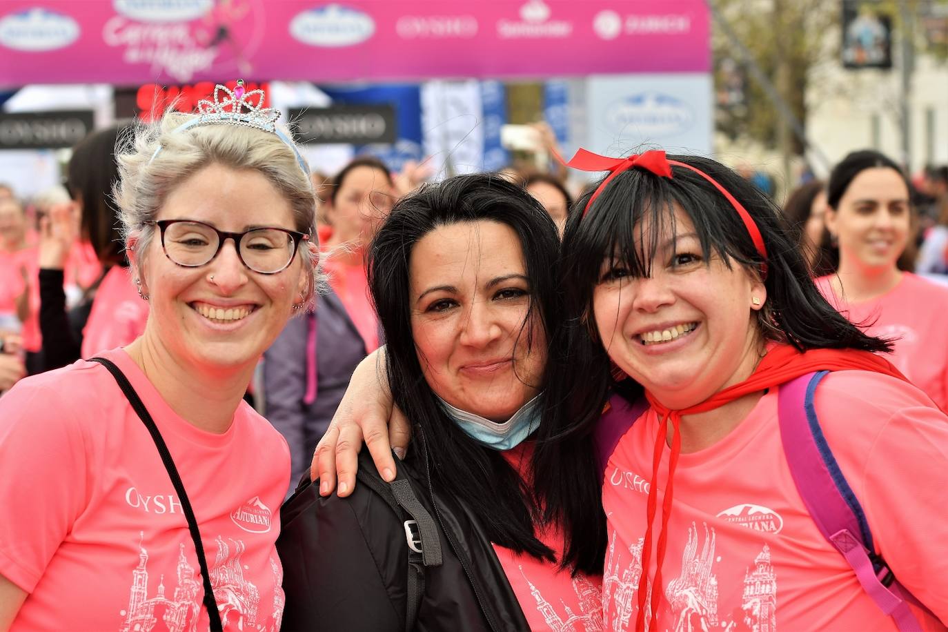 Miles de mujeres de todas las edades participan en la prueba popular de este domingo por la capital del Turia