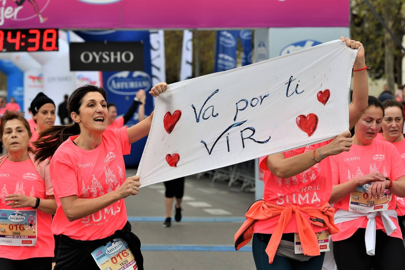 Miles de mujeres de todas las edades participan en la prueba popular de este domingo por la capital del Turia