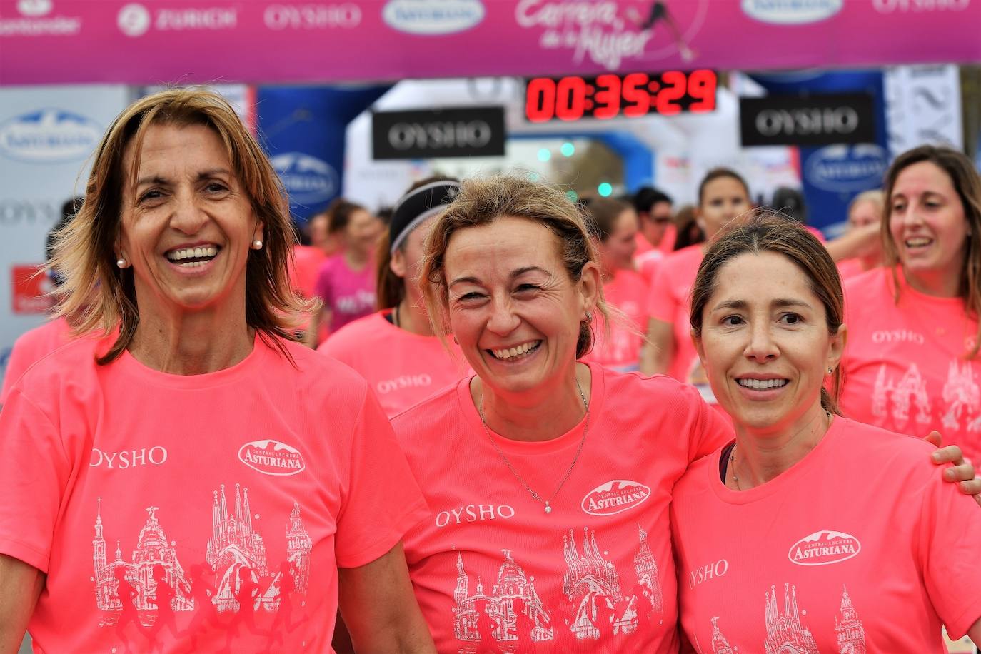 Miles de mujeres de todas las edades participan en la prueba popular de este domingo por la capital del Turia