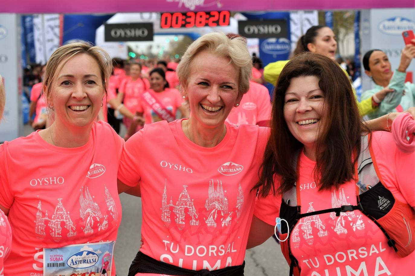 Miles de mujeres de todas las edades participan en la prueba popular de este domingo por la capital del Turia