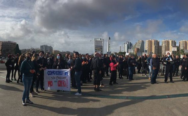 Trabajadores de Les Arts se han manifestado en la tarde del domingo 10 de abril. 