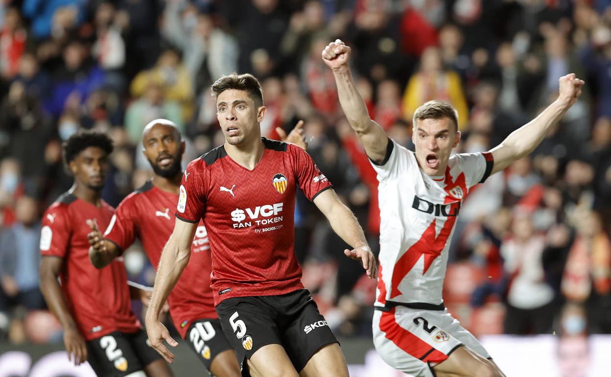 Paulista, en el encuentro de anoche en Vallecas.