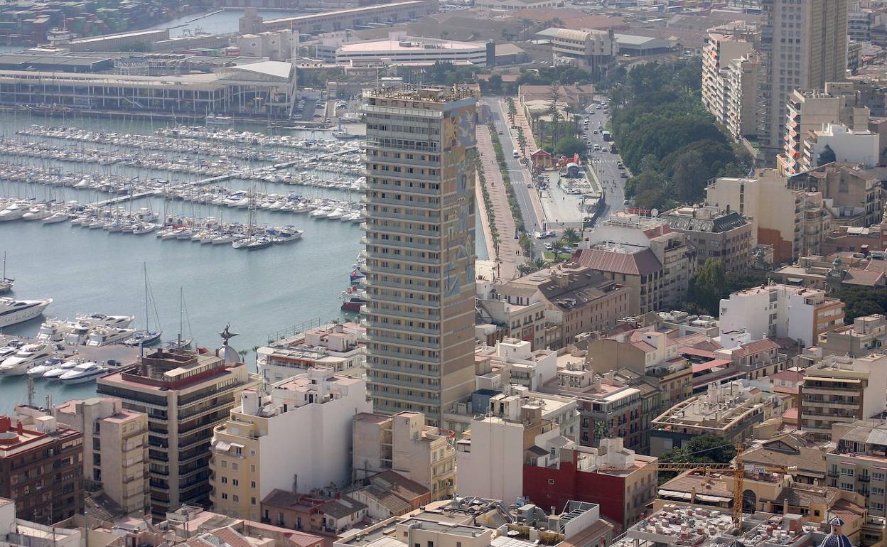 Imagen del Riscal y del Puerto de Alicante. 