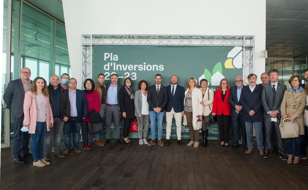 Representantes de la Ribera Alta con miembros de la Diputación. 