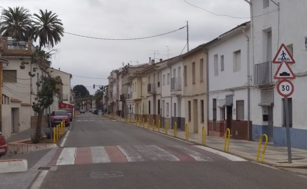 Una de las calles de Novetlè en el casco antiguo del municipio. 