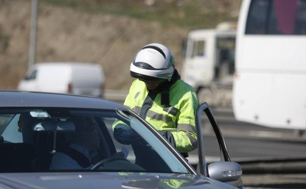 Las multas de 500 y 200 euros de la DGT si conduces esta Semana Santa