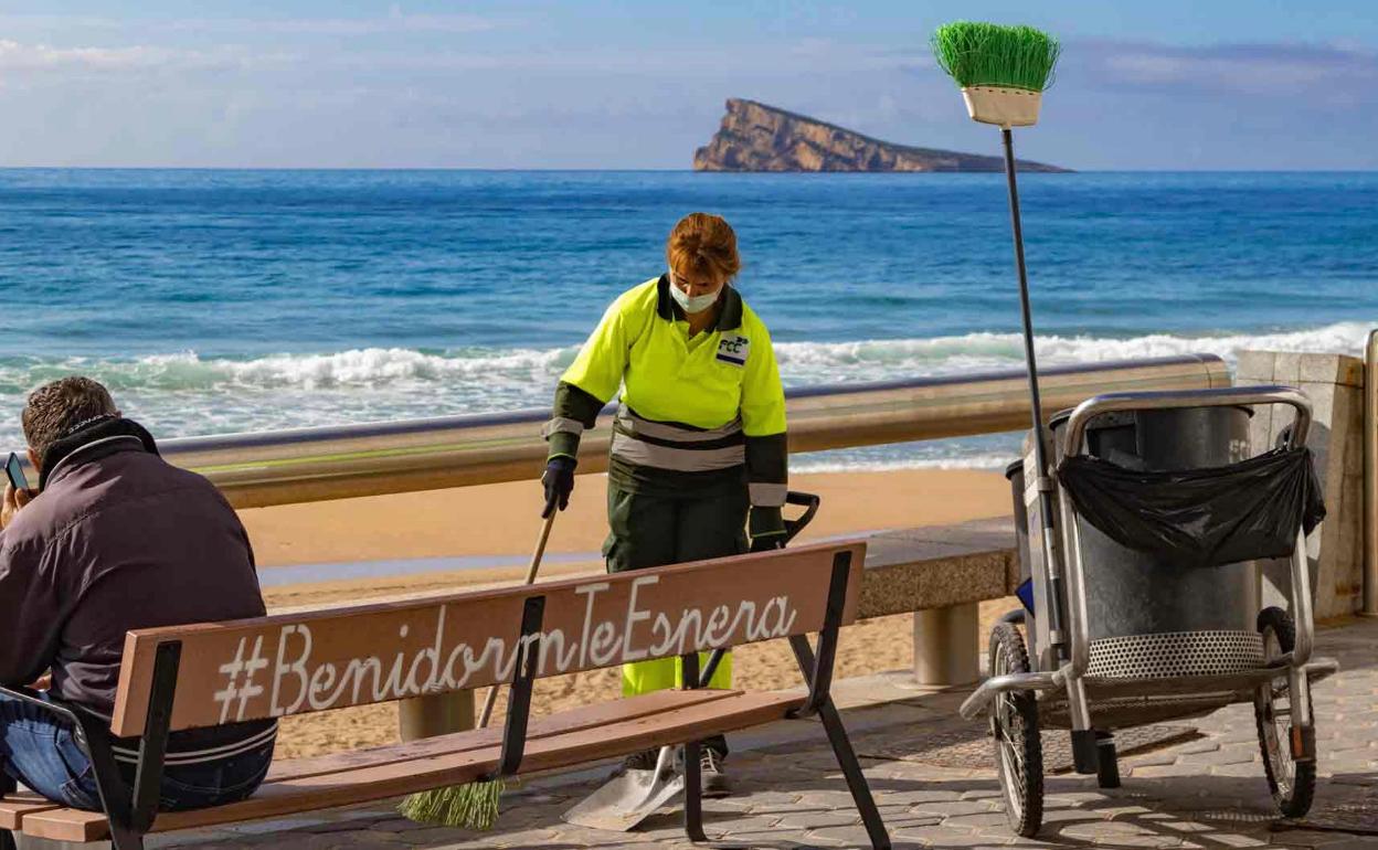 Cuarenta operarios reforzarán el servicio de limpieza de Benidorm