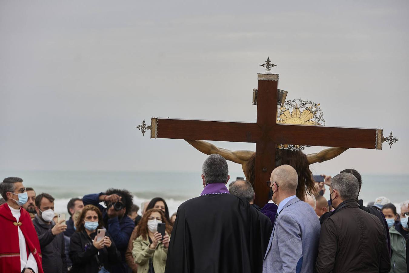 Fotos: Encuentro entre los Cristos y visita a la playa del Cabanyal