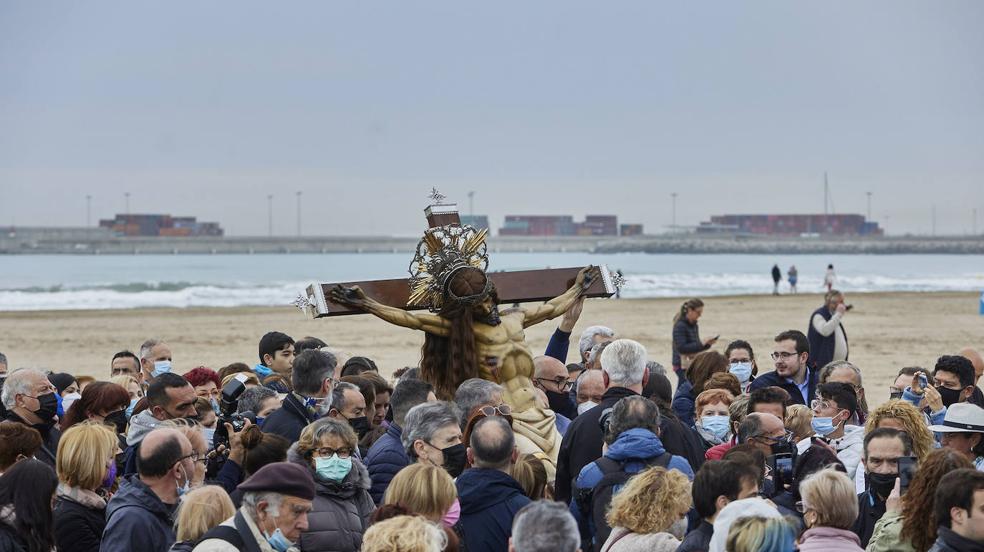 Encuentro entre los Cristos y visita a la playa del Cabanyal