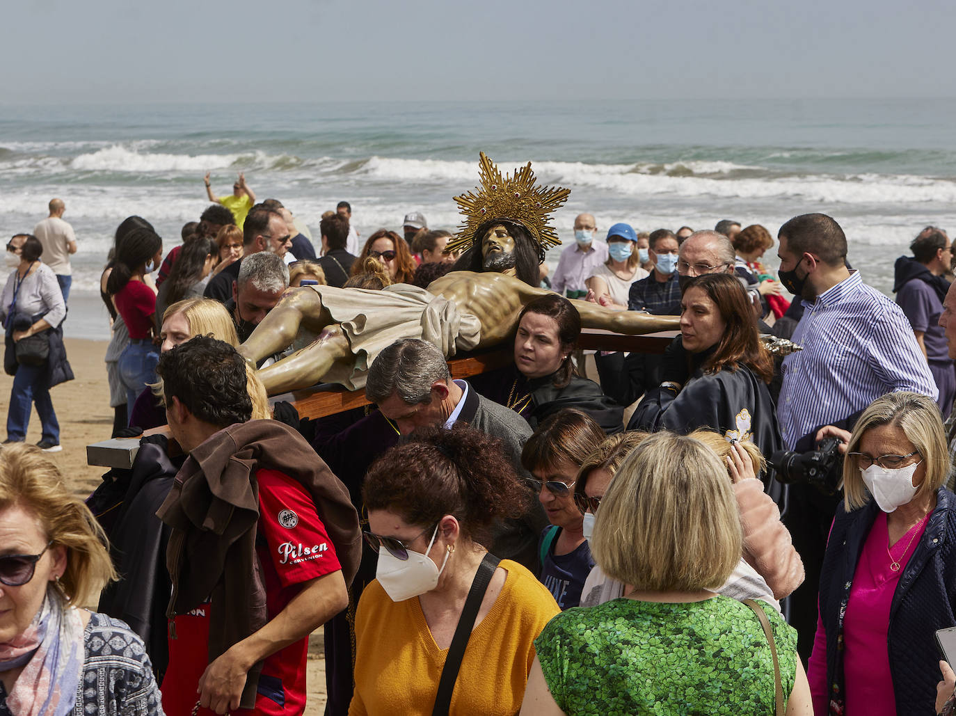 Fotos: Encuentro entre los Cristos y visita a la playa del Cabanyal