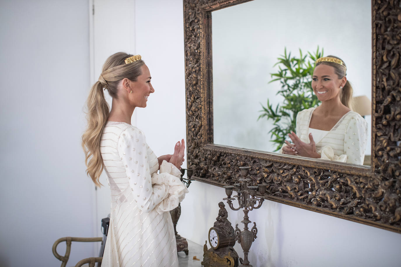 Silvia Juanes estaba radiante con un vestido de  Sole Alonso.