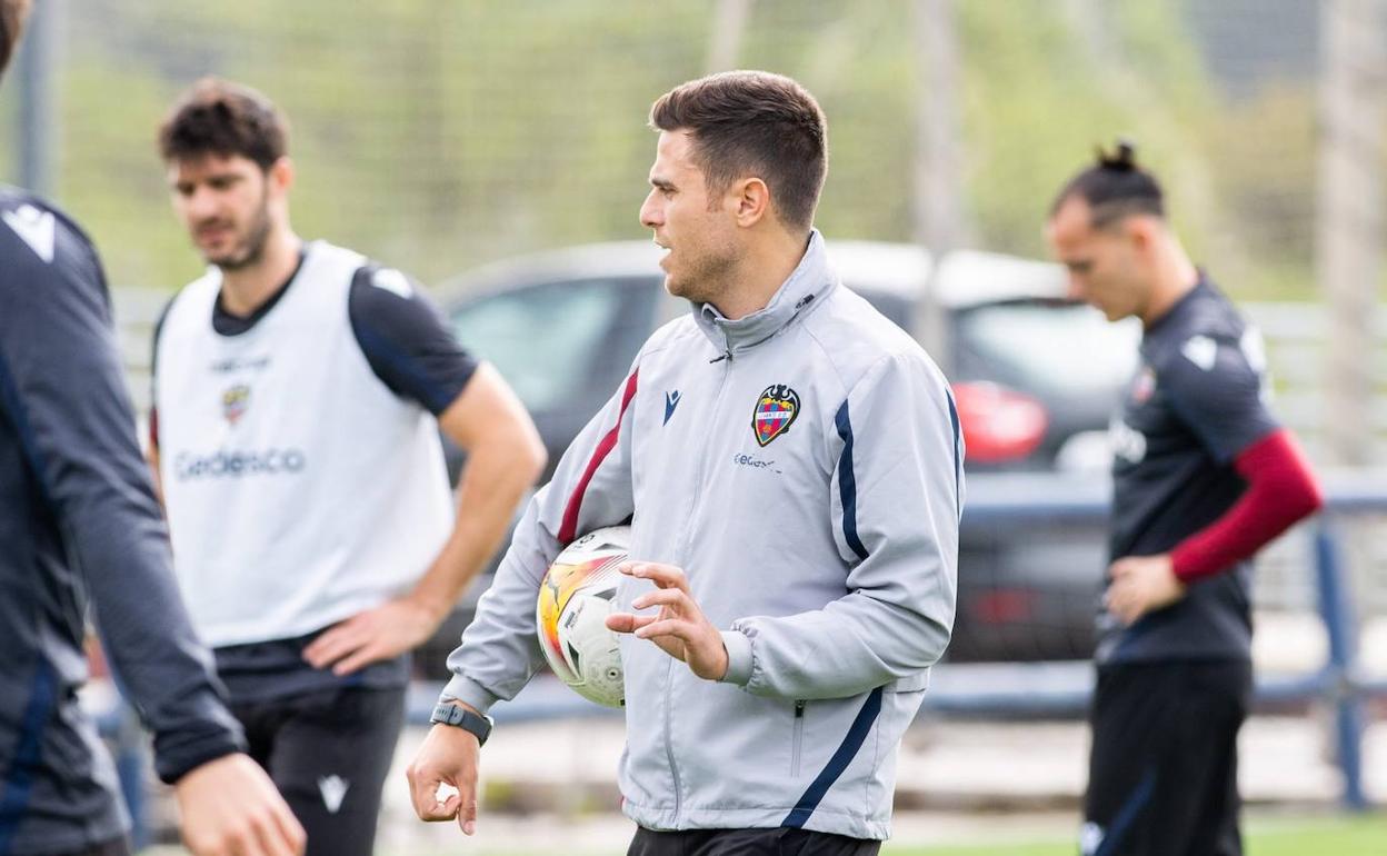 Alessio Lisci, durante un entrenamiento del Levante.