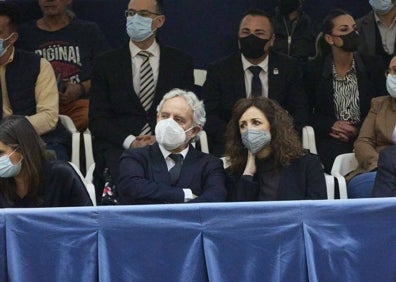 Imagen secundaria 1 - Palco con concejales del Ayuntamiento de Valencia. 