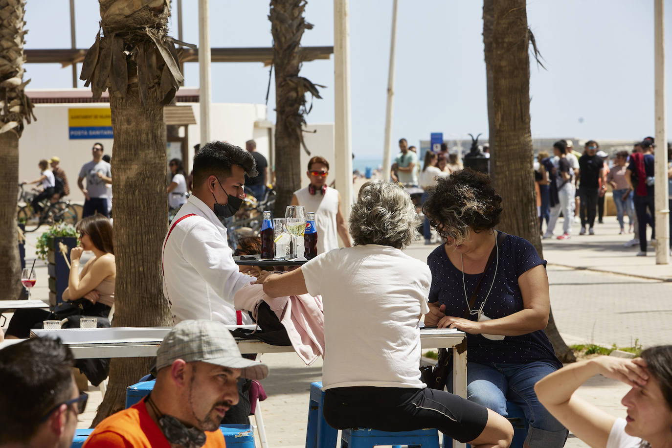 Fotos: Playas y terrazas de Valencia llenas en la Semana Santa más turística en 4 años