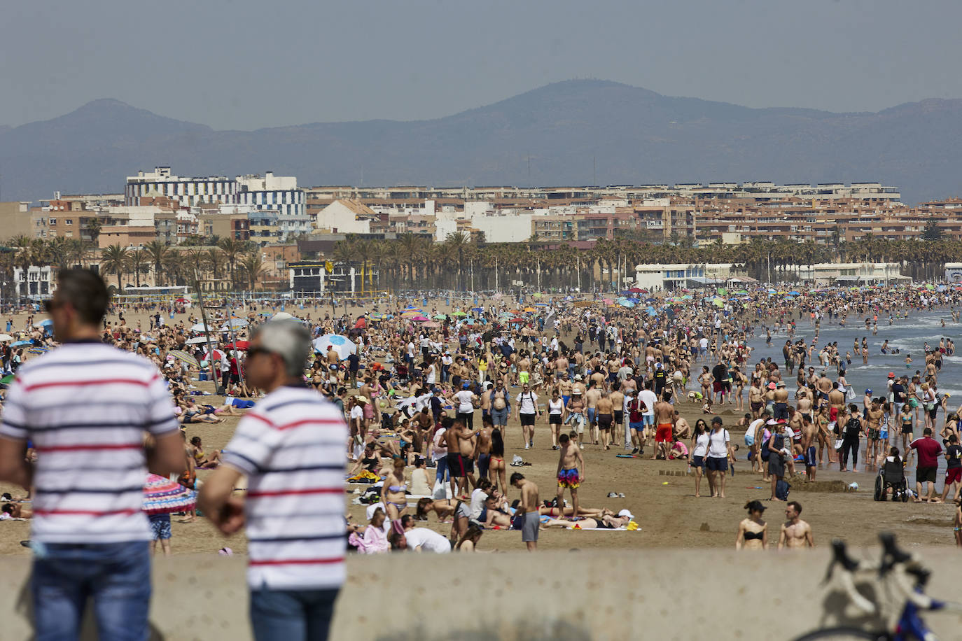 Fotos: Playas y terrazas de Valencia llenas en la Semana Santa más turística en 4 años