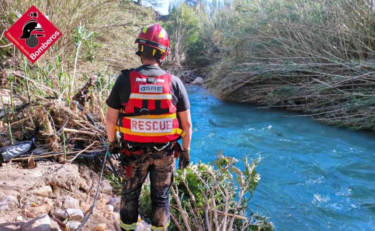 Imagen del operativo de búsqueda del cadáver de la persona accidentada el pasado domingo