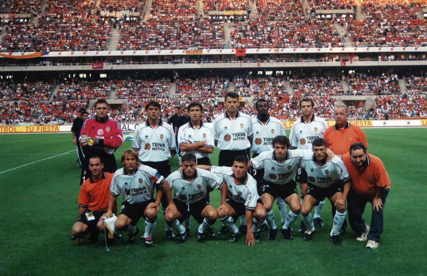 El Valencia derrotó al Atlético de Madrid en La Cartuja de Sevilla el 26 de junio de 1999 (3-0) con dos goles de Claudio López y uno, memorable, de Gaizka Mendieta. Claudio Ranieri alineó a Cañizares; Anglomá, Djukic, Roche, Carboni, Anglomà, Farinós, Milla, Mendieta, Ilie, Vlaovic y el Piojo López. También jugaron Juanfran, Angulo y Bjorklund.