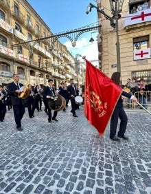 Imagen secundaria 2 - La interpretación del Himno da inicio a las Fiestas de Alcoi