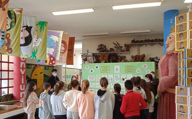 Exposición con todos los eslóganes presentados a la campaña de Medio Ambiente. 