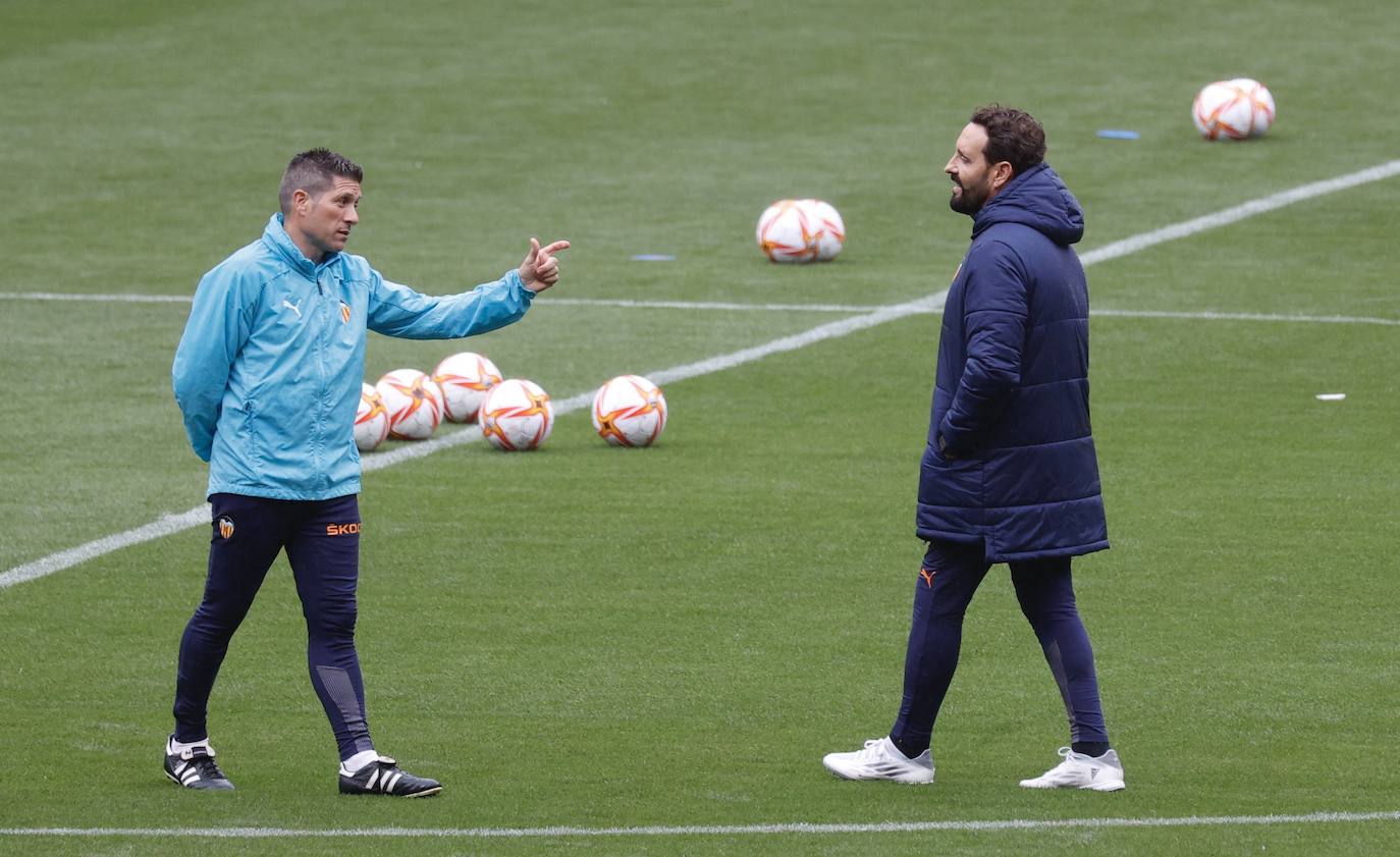 Fotos: Así ha sido el entrenamiento del Valencia previo a la final de Copa