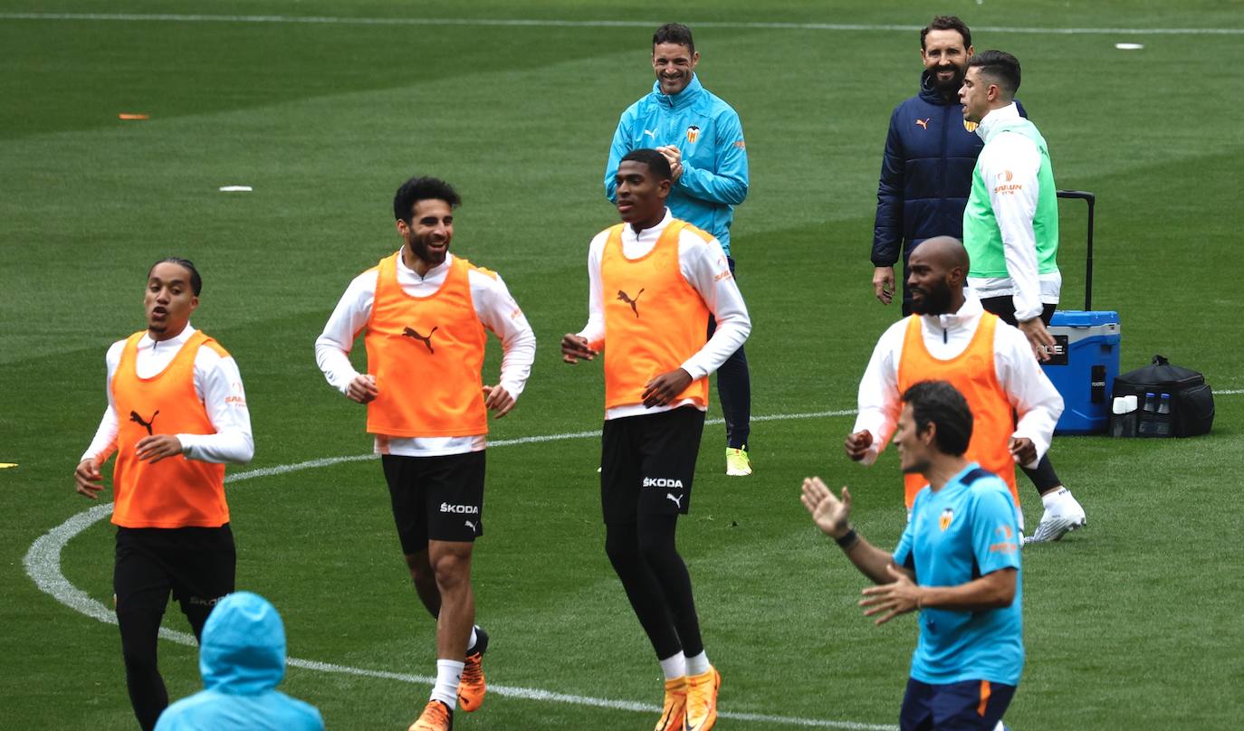 Fotos: Así ha sido el entrenamiento del Valencia previo a la final de Copa