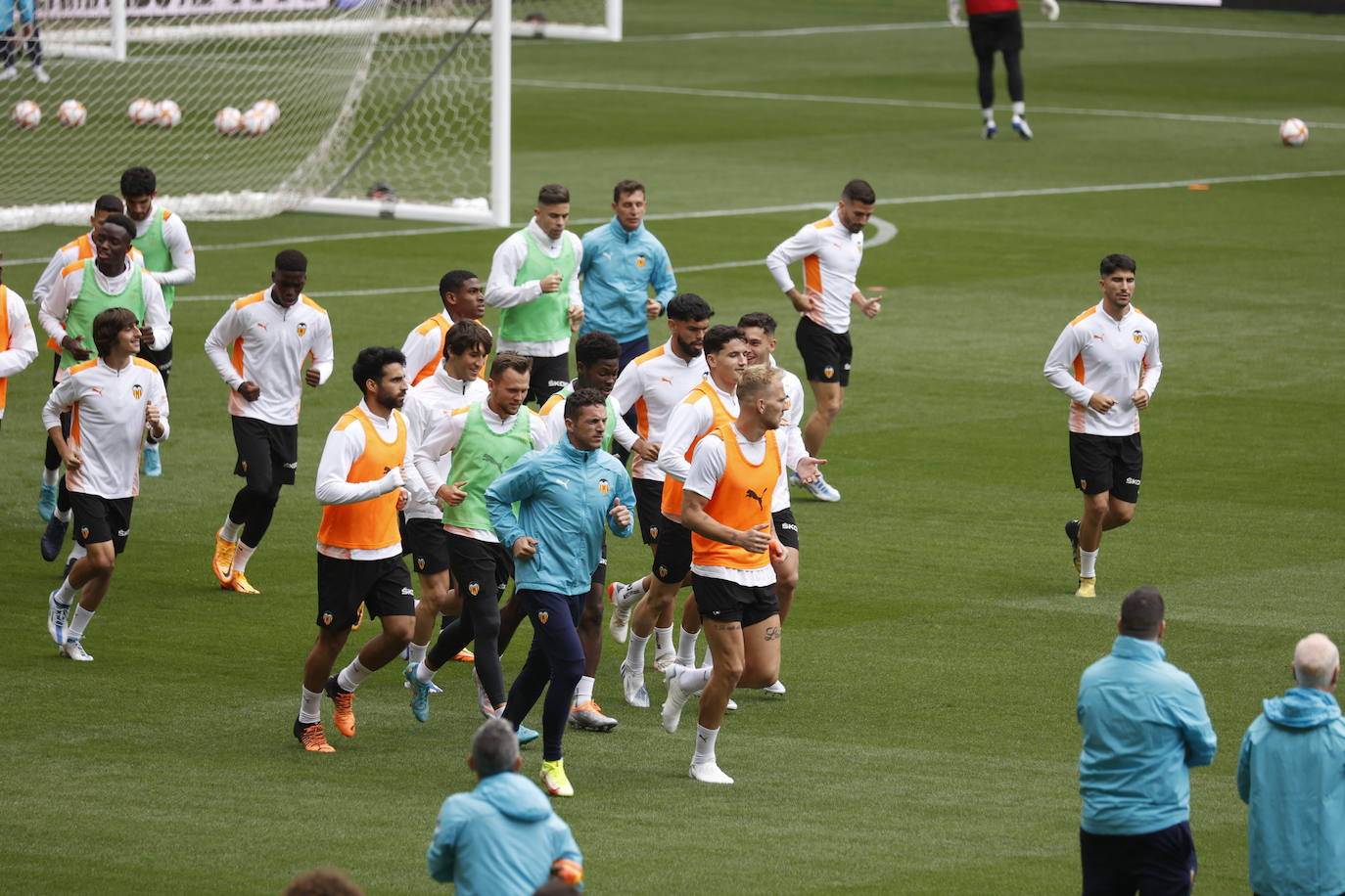 Fotos: Así ha sido el entrenamiento del Valencia previo a la final de Copa