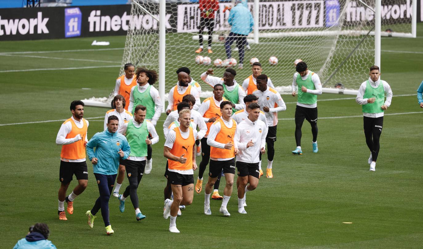 Fotos: Así ha sido el entrenamiento del Valencia previo a la final de Copa