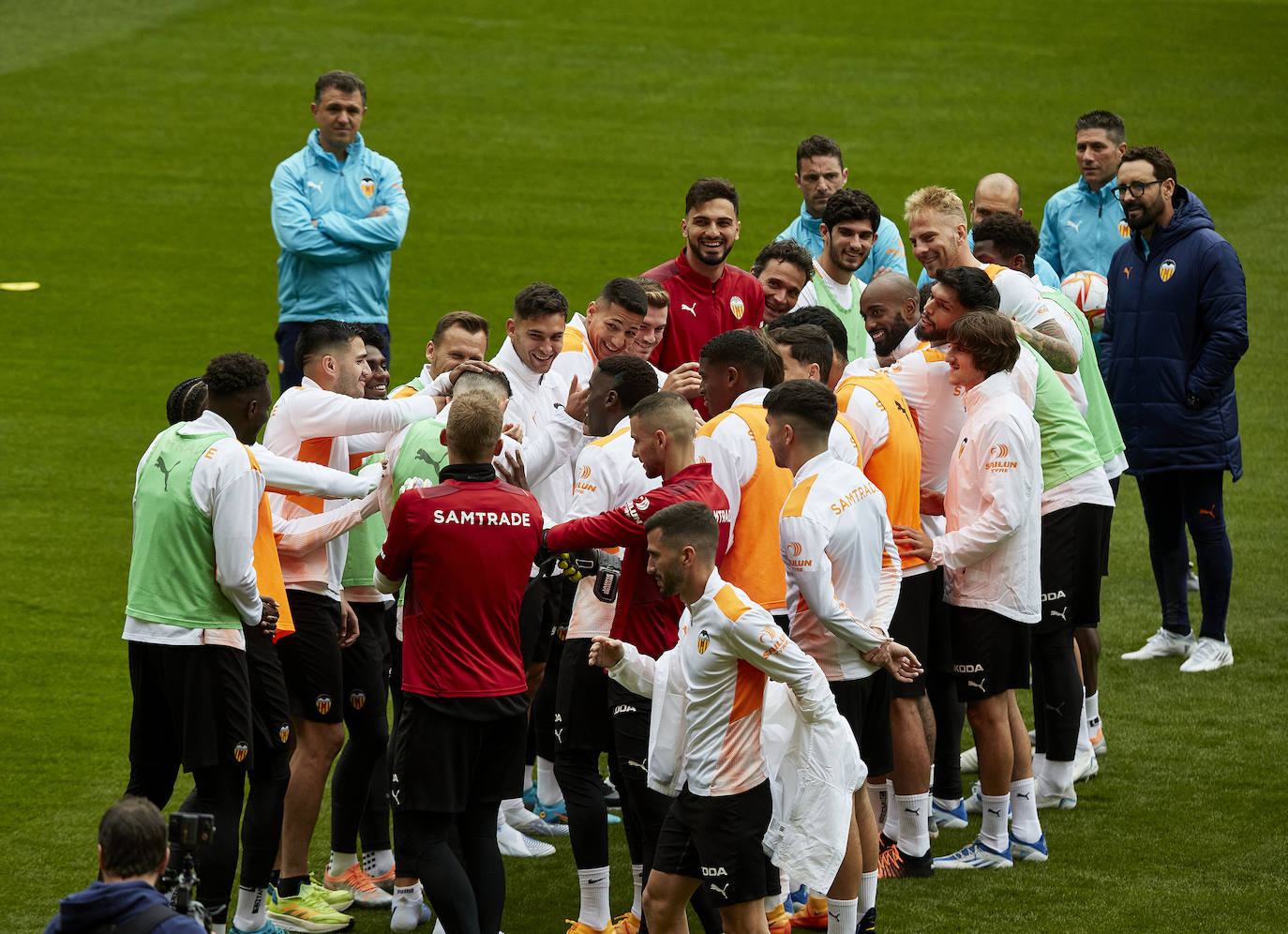 Fotos: Así ha sido el entrenamiento del Valencia previo a la final de Copa