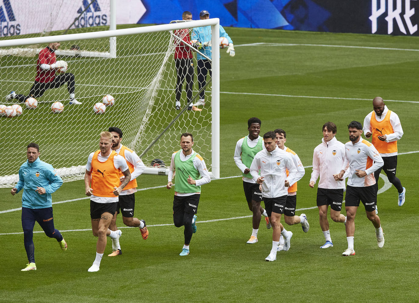 Fotos: Así ha sido el entrenamiento del Valencia previo a la final de Copa