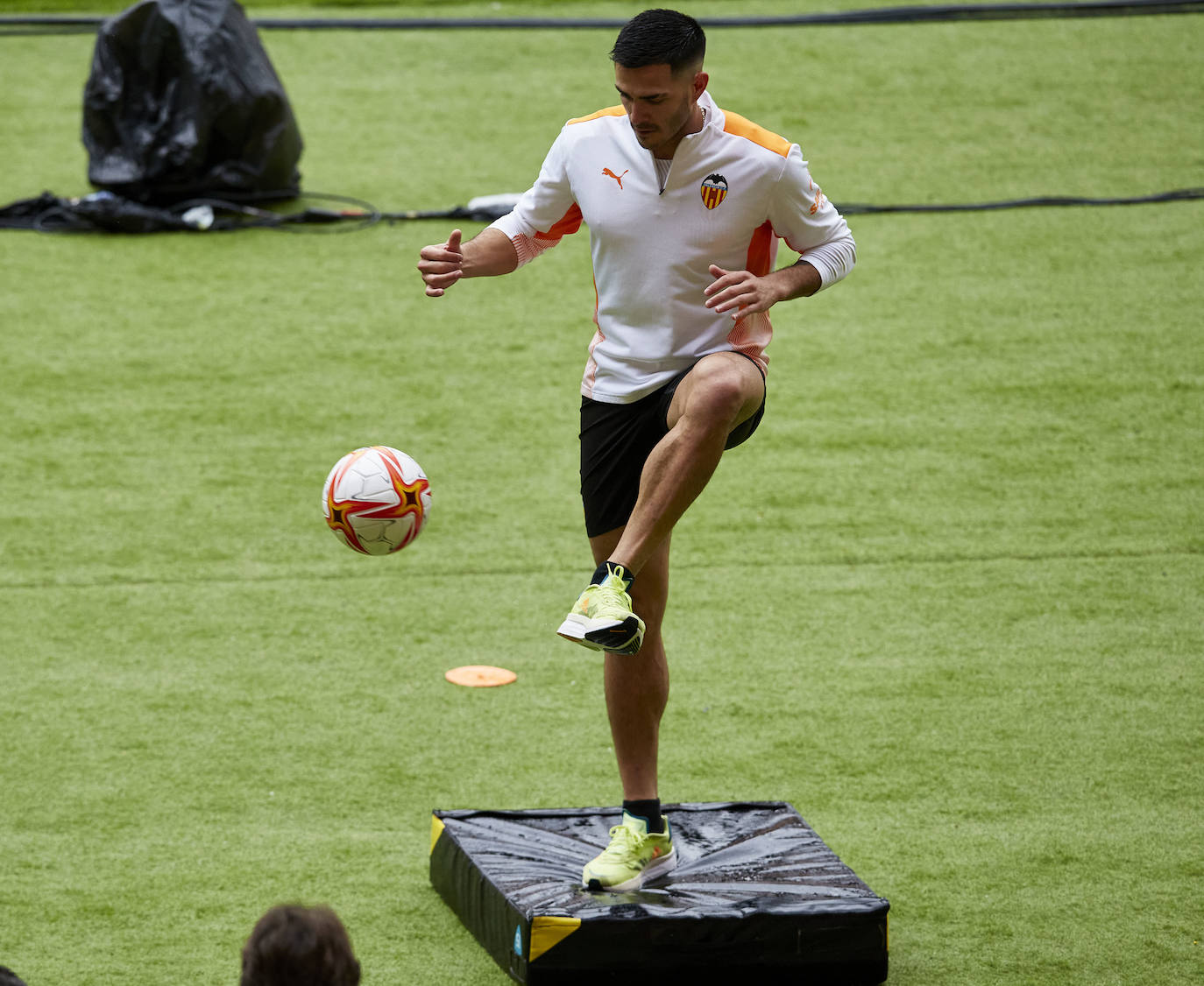 Fotos: Así ha sido el entrenamiento del Valencia previo a la final de Copa