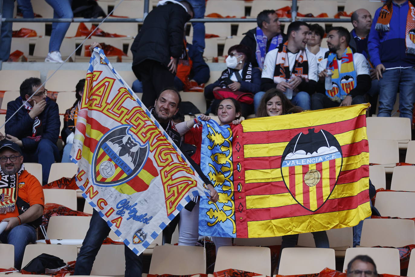 Fotos: La marea valencianista inunda las gradas de La Cartuja