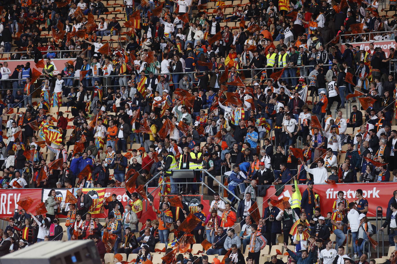 Fotos: La marea valencianista inunda las gradas de La Cartuja