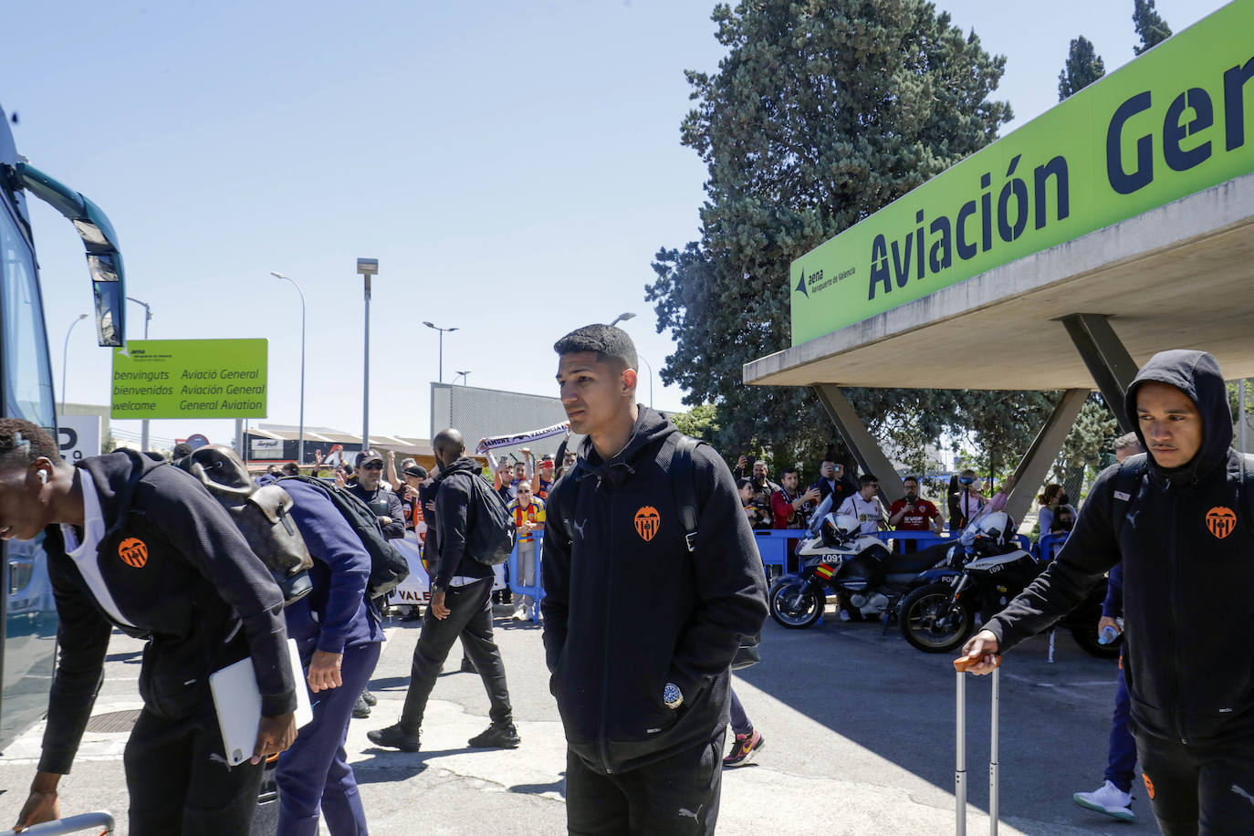 Fotos: El Valencia CF vuelve a casa tras la final de la Copa del Rey en Sevilla