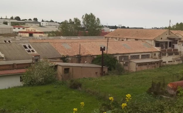 Muere un niño tras caerse del tejado de una antigua fábrica de Ontinyent