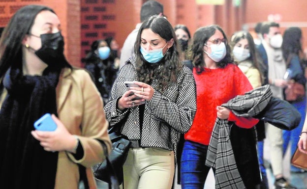 Alumnas de la Universitat de València, en el aulario norte. 