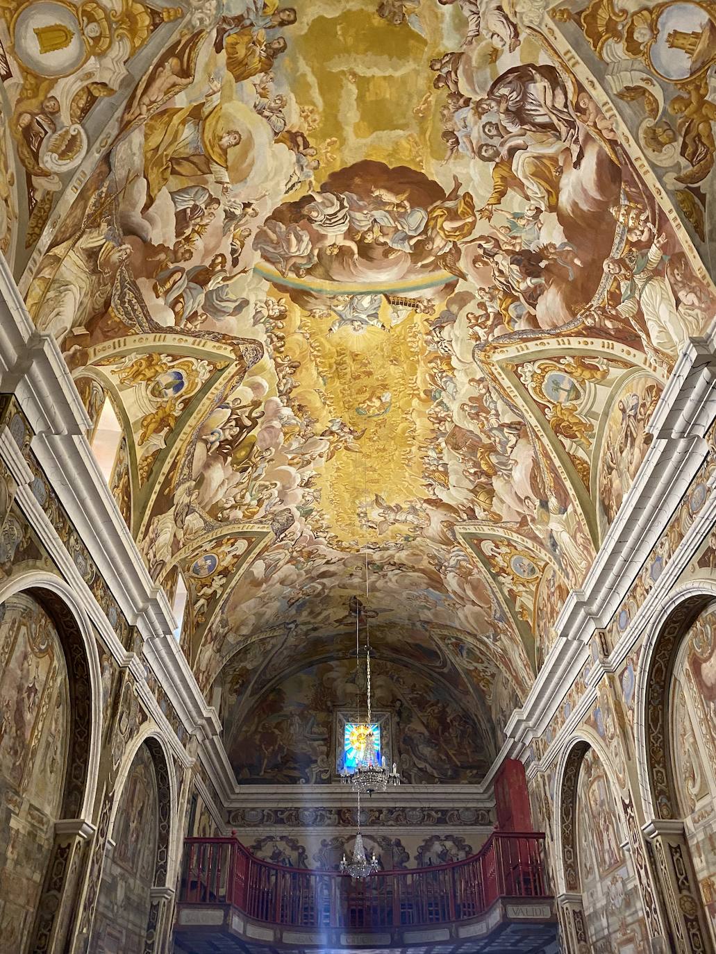 Fotos: La capilla sixtina que se esconde en el interior de la Comunitat