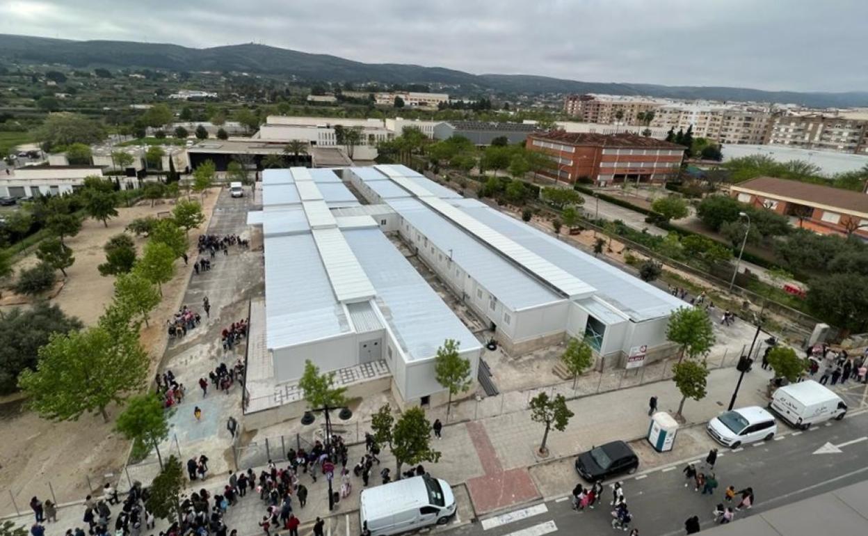 Aularios donde han reanudado las clases tras las vacaciones de Pascua los alumnos del centro .