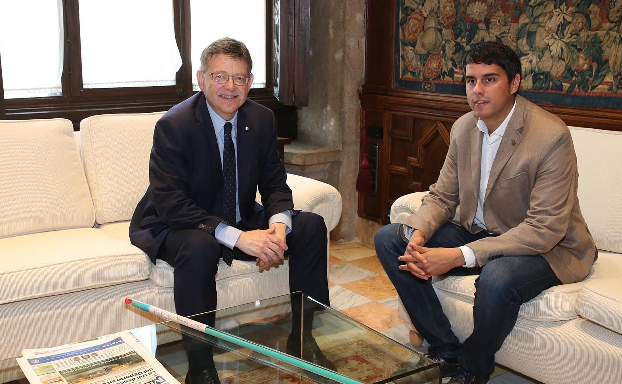 Ximo Puig, con el alcalde de Morella, Rhamses Ripollés. 