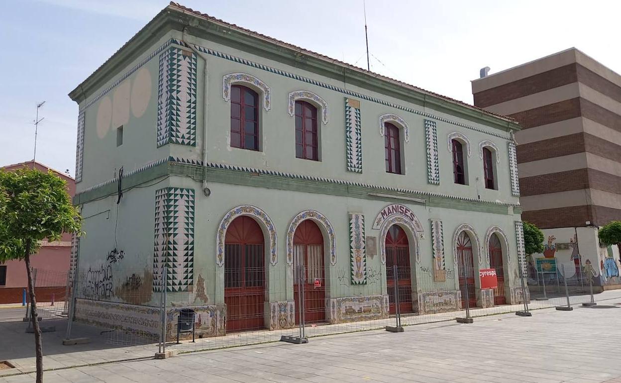 Las obras en el antiguo edificio de la estación. 