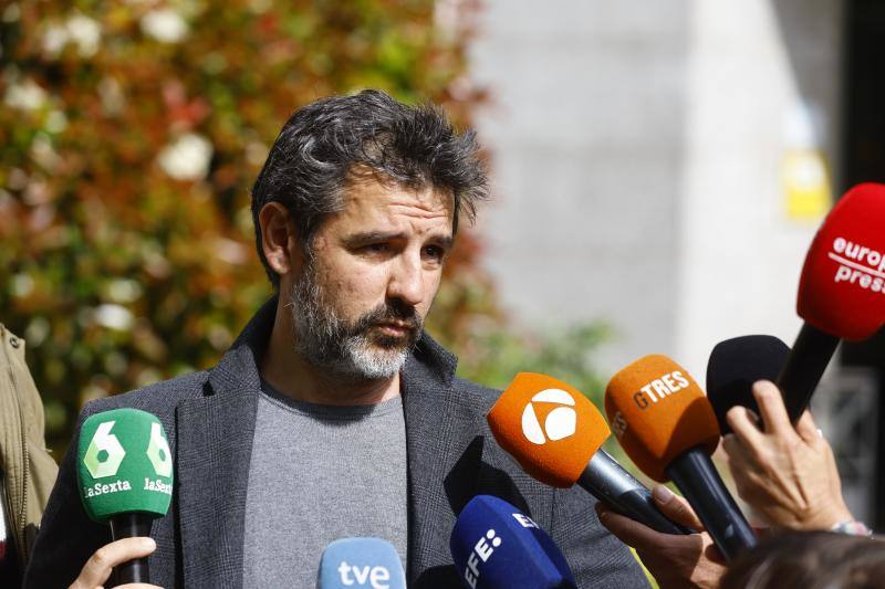 El actor Antonio Hortelano llega al tanatorio San Isidro para despedir al actor Juan Diego