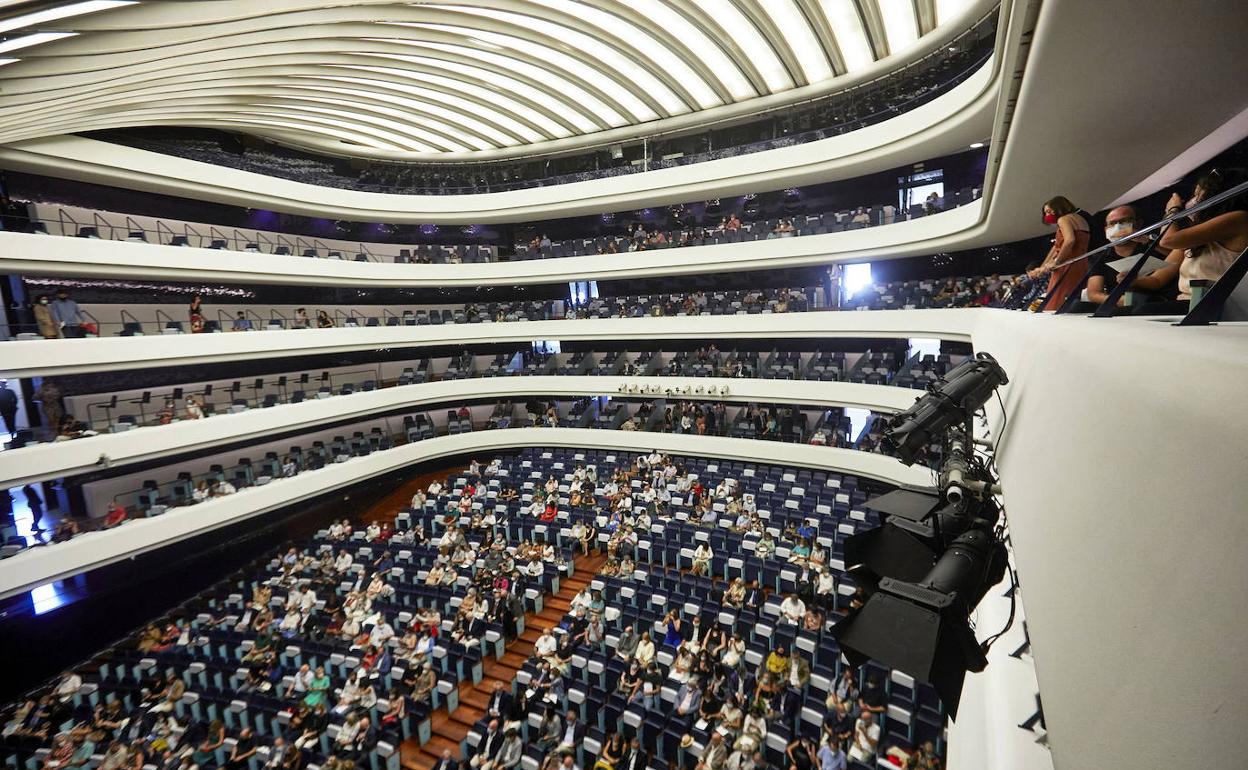 Sala del coliseo valenciano con público en una imagen de archivo. 