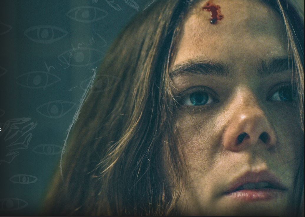 '¿Quién mató a Sara?' | Plataforma: Netflix. Estreno: Tercera temporada el 18 de mayo. Sinopsis: Decidido a vengarse y demostrar que fue acusado injustamente del asesinato de su hermana, Álex se propone descubrir mucho más que al verdadero culpable del crimen. Reparto: Manolo Cardona, Ginés García Millán y Carolina Miranda, entre otros.