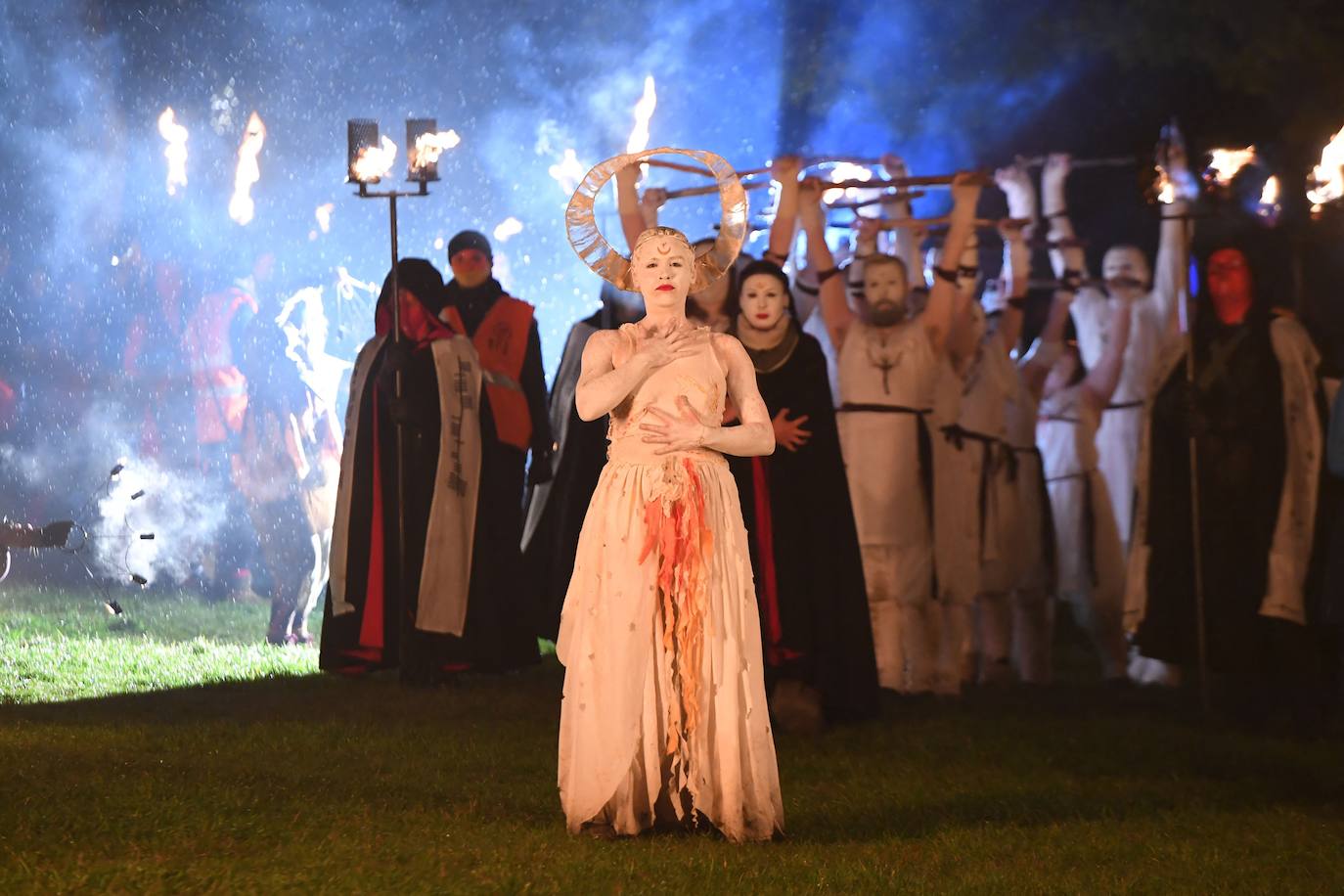 Fotos: Así es el Festival del Fuego de Beltane, el ritual que marca el inicio del verano