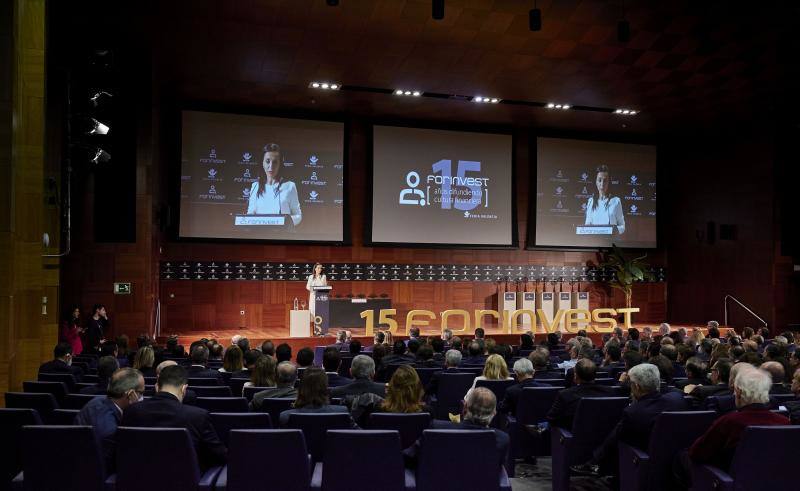 Forinvest 2022 arrancó este martes su 15 edición con su habitual Noche de las Finanzas en Feria Valencia, donde se entregaron los premios que dan el pistoletazo de salida al mayor foro financiero-empresarial del país. Los galardones fueron para Beatriz Corredor, presidenta del Grupo Red Eléctrica; Iñigo Parra, presidente de Stadler Valencia, premio a la trayectoria empresarial; Gonzalo Iturmendi, socio director del bufete G. Iturmendi y Asociados y premio a la Trayectoria Profesional en el sector asegurador; Cristina Aristoy, cofundadora y CEO de Singularu y premio al emprendimiento y a la innovación.