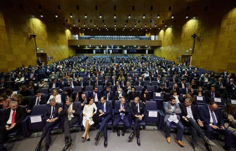 Forinvest 2022 arrancó este martes su 15 edición con su habitual Noche de las Finanzas en Feria Valencia, donde se entregaron los premios que dan el pistoletazo de salida al mayor foro financiero-empresarial del país. Los galardones fueron para Beatriz Corredor, presidenta del Grupo Red Eléctrica; Iñigo Parra, presidente de Stadler Valencia, premio a la trayectoria empresarial; Gonzalo Iturmendi, socio director del bufete G. Iturmendi y Asociados y premio a la Trayectoria Profesional en el sector asegurador; Cristina Aristoy, cofundadora y CEO de Singularu y premio al emprendimiento y a la innovación.