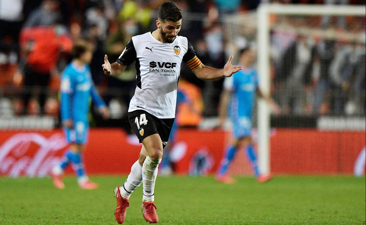 José Luis Gayà, durante un encuentro de Liga con el Valencia en Mestalla. 