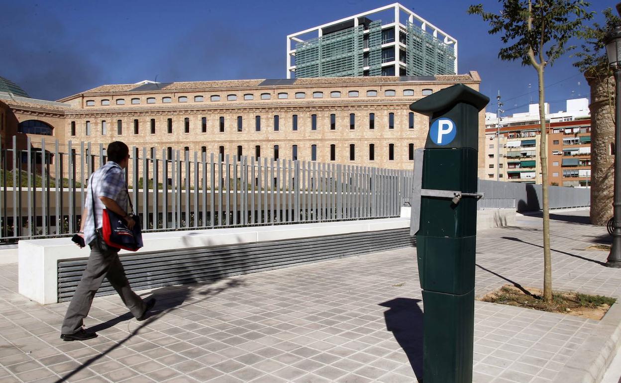 Máquina de pago de la zona ORA del Ayuntamiento de Valencia, junto a la sede de las consellerias. 